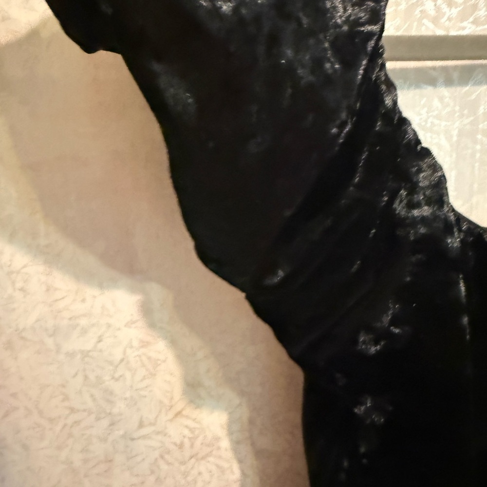 Mustard Seed Black Velvet Mini Dress with Ruffle Shoulders, Prom, Winter Dance - Picture 4 of 9